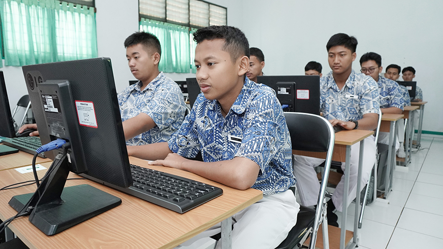 Proses Pembelajaran Informatika di Laboratorium Komputer