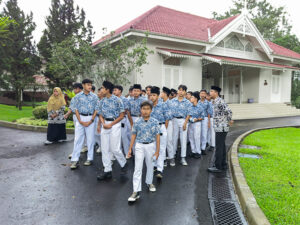 Outing Class Santri SMPIT, Kunjungi Istana Kepresidenan