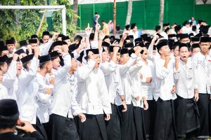 Santri Bangkit, Jaga Negeri: Pesantren Darul Muttaqien Gelar Upacara Hari Santri 2025