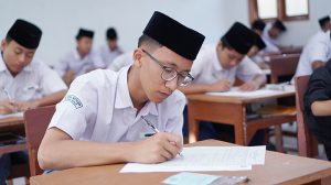Tingkatkan Kemampuan Memahami Bahasa Secara Lisan Maupun Tulisan Melalui Tes TOEFL