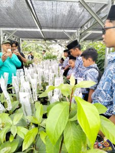 Komunitas Basatin Darul Muttaqien Gelar Kunjungan Edukasi ke Lapak Bibit Cibinong