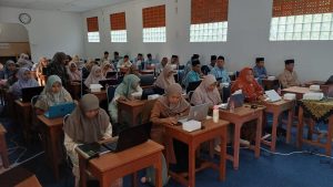 Pelatihan AI untuk Pembuatan Soal, Guru TMI Tingkatkan Kompetensi Digital