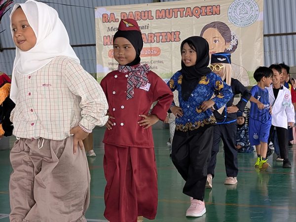 Semarak Hari Kartini di RA Darul Muttaqien: Kenalkan Ragam Profesi Sejak Dini