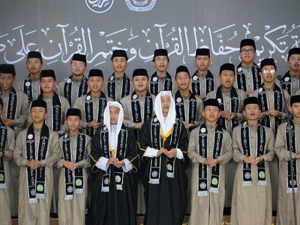 “Ajarkan Al-Qur'an Agar Hafalan Melekat," Pesan Pimpinan Pesantren saat Khotmul Quran dan Takrimul Huffadz Santri TMI Putra