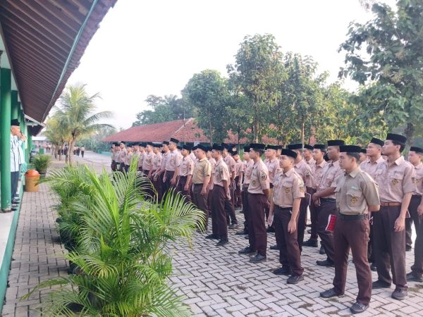 Pasca Ujian Lisan Akhir, Santri Kelas 6 TMI Hadapi Ujian Tulis Akhir
