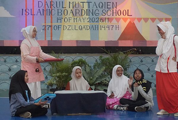 Semarak Drama Contest Santri Putri: Asah Kemampuan Bahasa Lewat Panggung