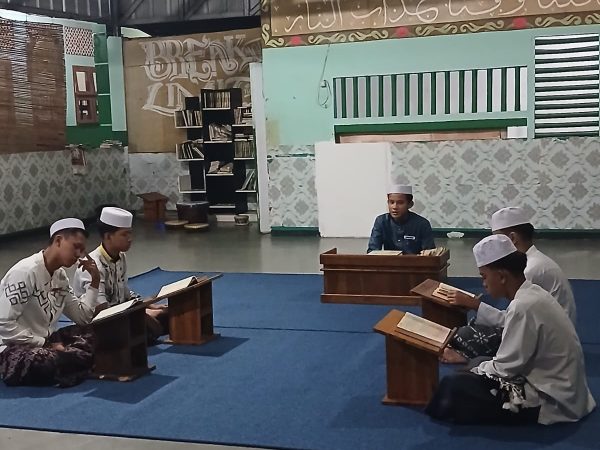 Tasmi’ Mingguan: Cara Santri Menjaga Hafalan Al-Qur’an