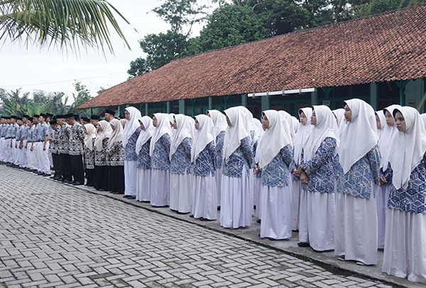Yudisium Santri Kelas 6 TMI: Pesantren Darul Muttaqien Bekali Alumni Menuju Peradaban Islam