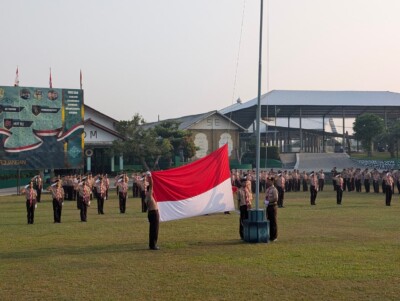 Bukan Sekadar Seragam, Pembina Upacara Ajak Santri Hidupkan Jiwa Pramuka