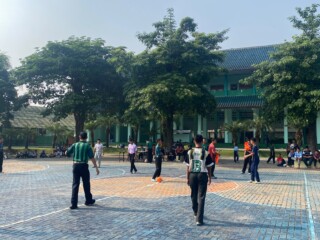 PORSEKA XXXVIII Resmi Digelar, Santri Putra Antusias Ikuti Beragam Perlombaan Olahraga