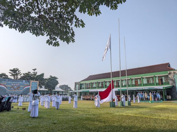 "Santri Harus Laksana Anak Panah, Pantang Menyerah dan Terus Melaju", Pesan Pembina Apel PORSEKA ke-38 Darul Muttaqien